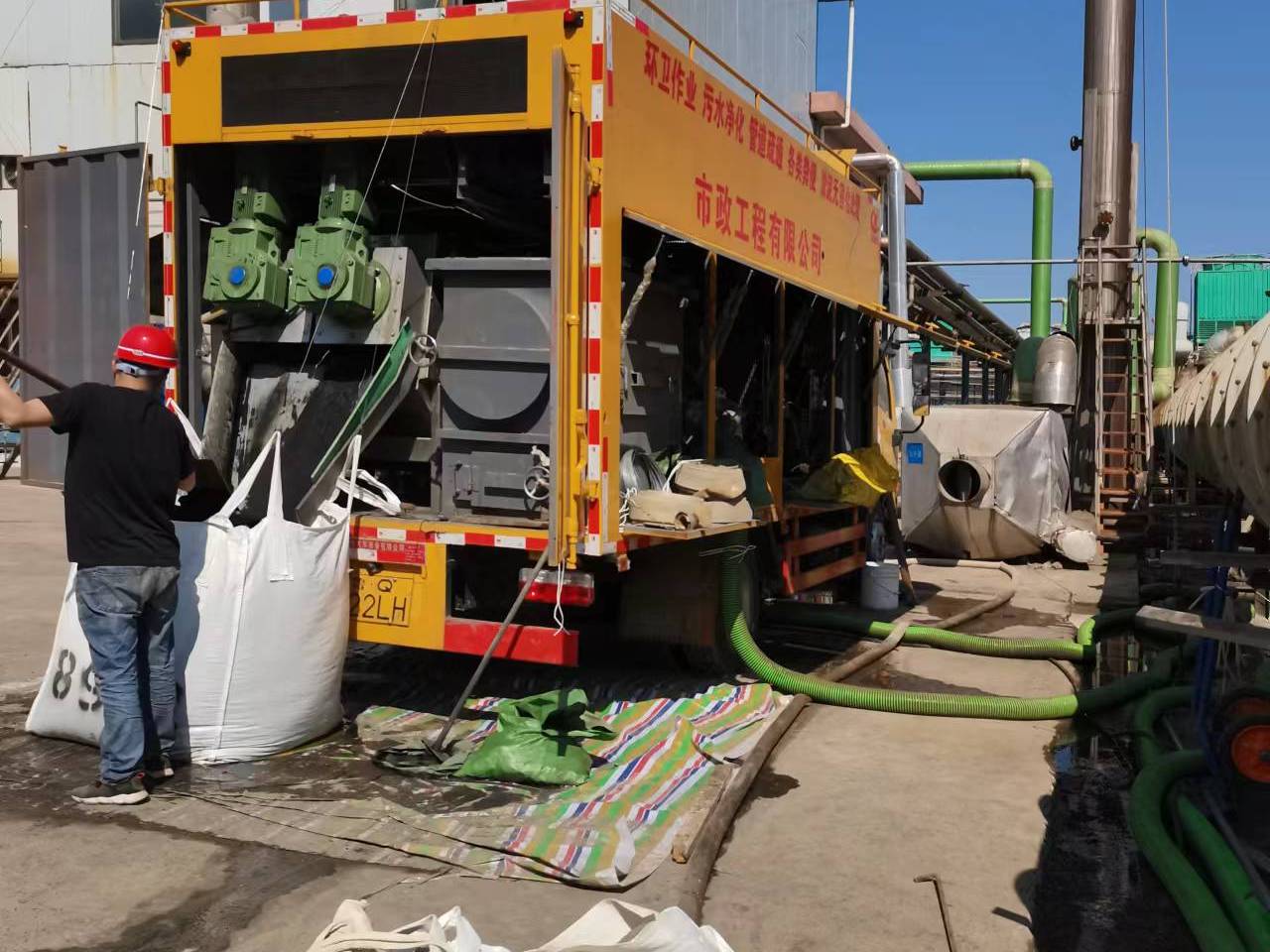 荣成淤泥压干处理